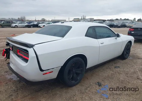 2015 Dodge Challenger Sxt z USA, uszkodzony, nr VIN 2C3CDZAG4FH811097